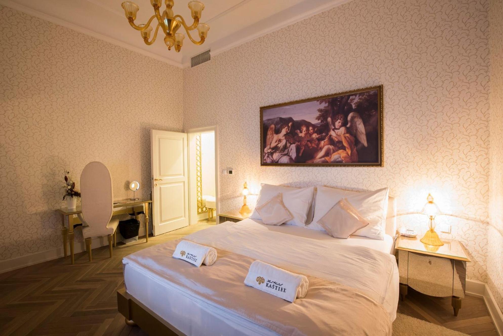 Art Hotel Kastiel Tomasov Exterior photo