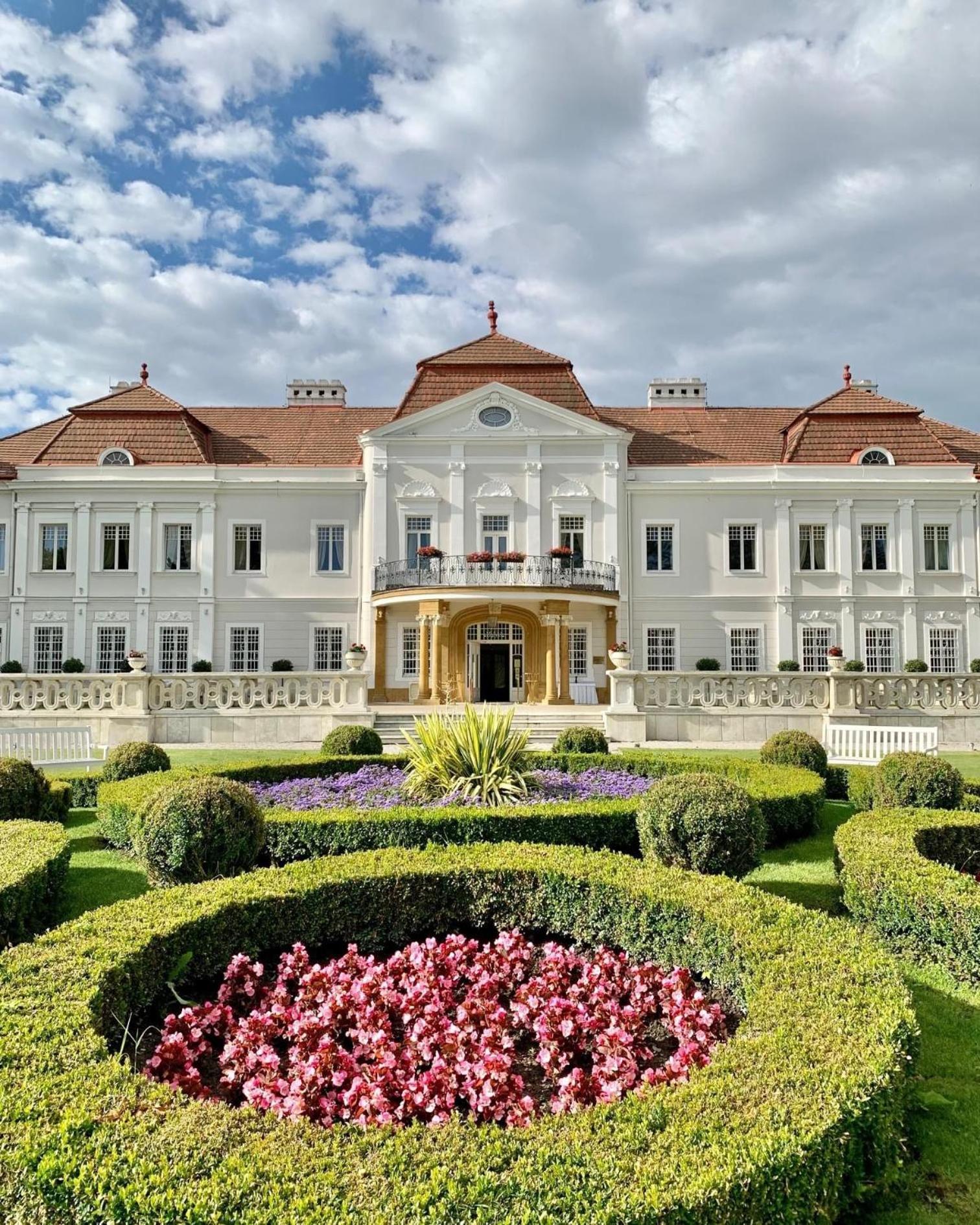 Art Hotel Kastiel Tomasov Exterior photo