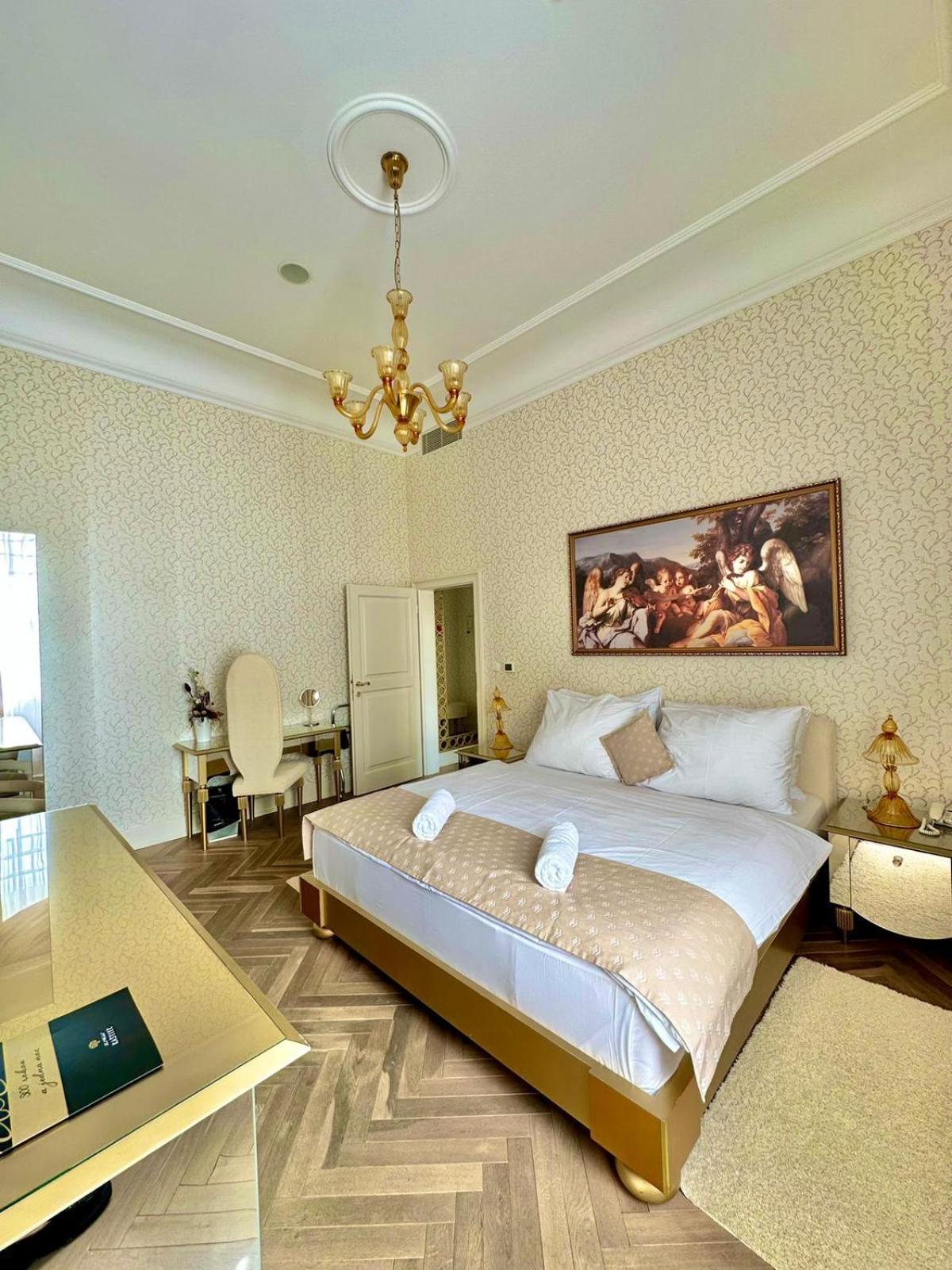 Art Hotel Kastiel Tomasov Exterior photo