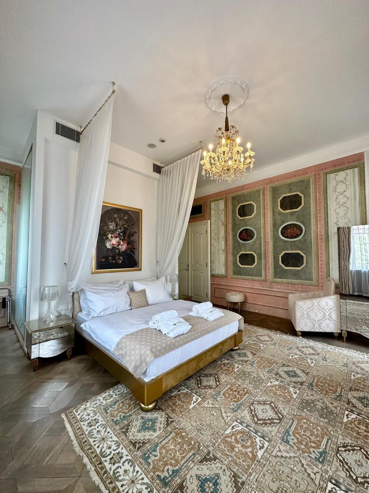 Art Hotel Kastiel Tomasov Exterior photo