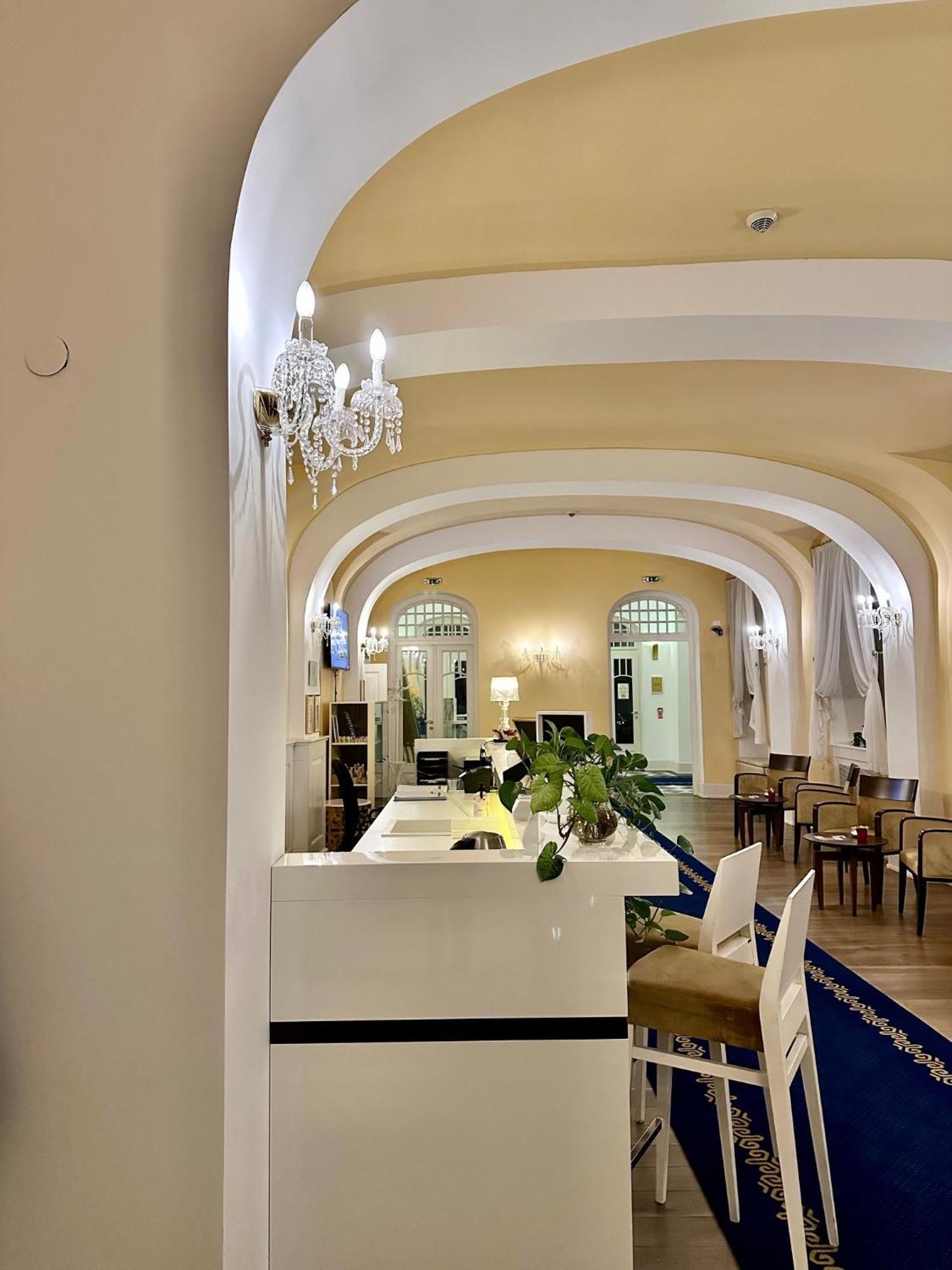 Art Hotel Kastiel Tomasov Exterior photo