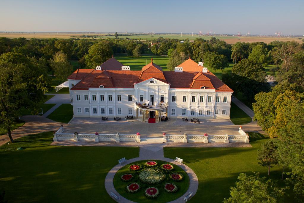 Art Hotel Kastiel Tomasov Exterior photo