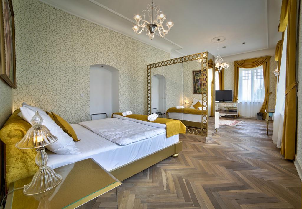 Art Hotel Kastiel Tomasov Exterior photo