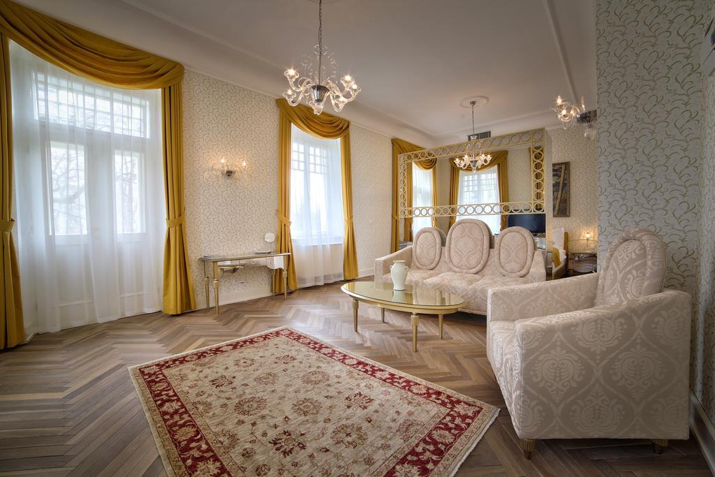 Art Hotel Kastiel Tomasov Exterior photo