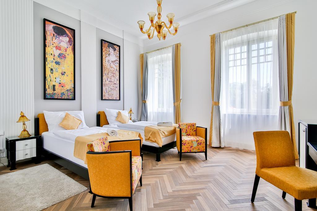 Art Hotel Kastiel Tomasov Exterior photo