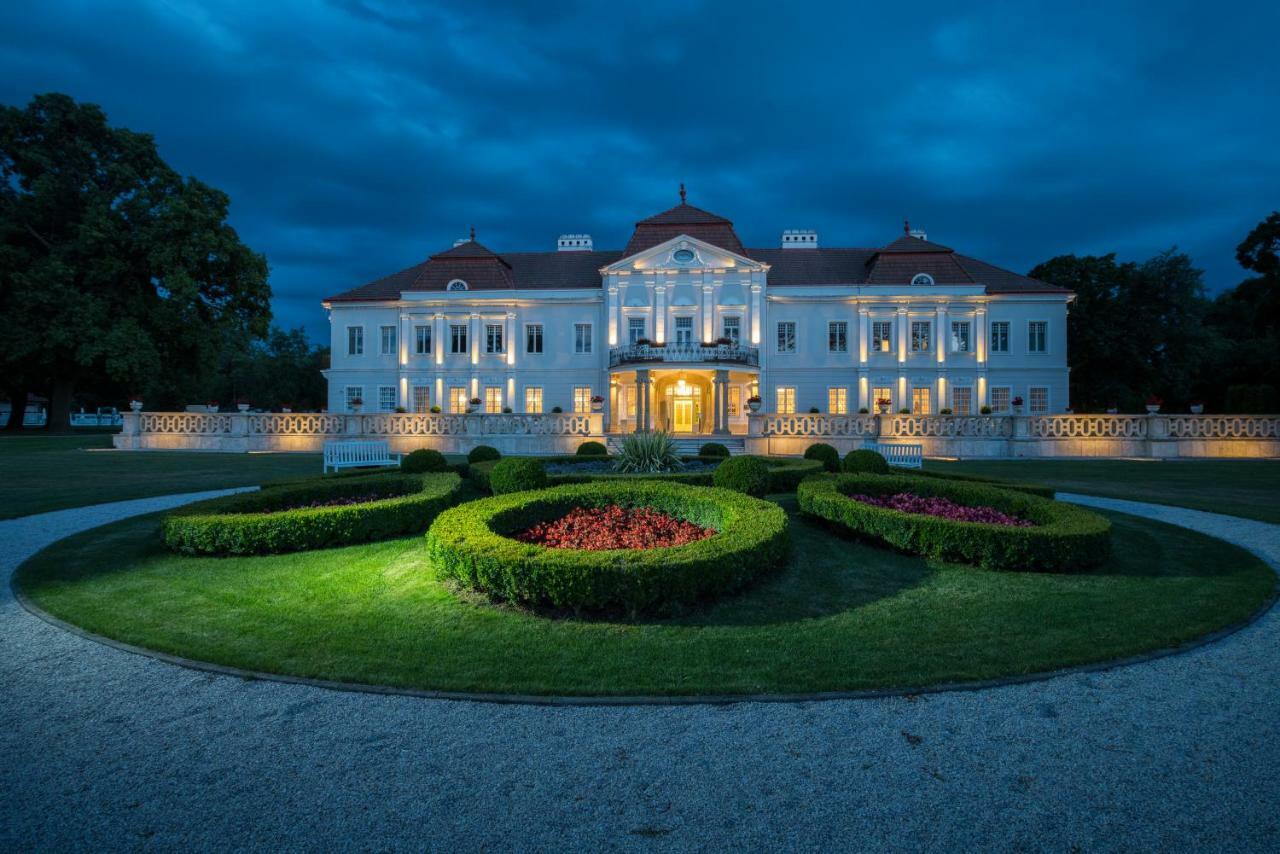 Art Hotel Kastiel Tomasov Exterior photo
